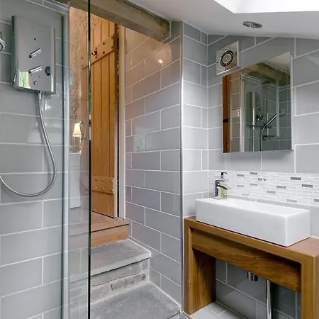 Semesterbostad Waterfall Wood