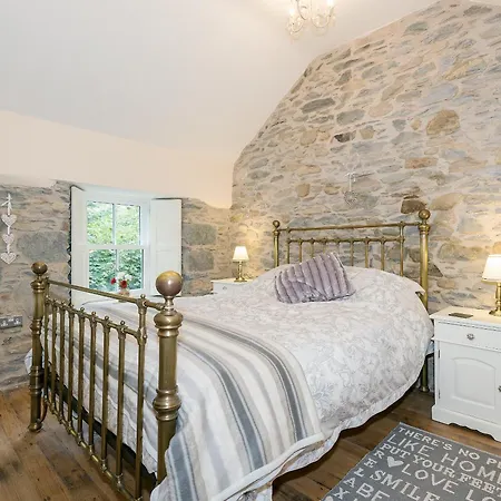 Waterfall Wood Feriehus *